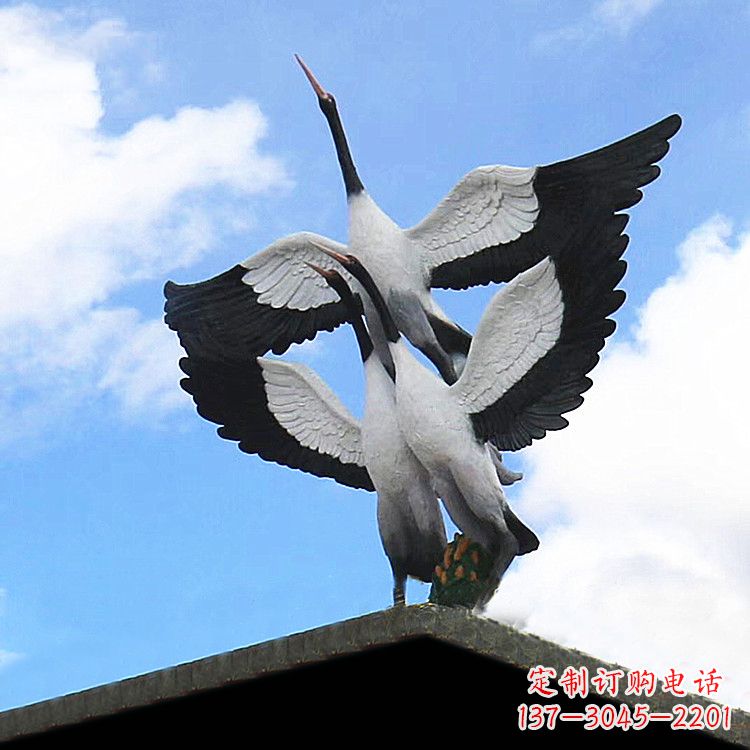 湖北大型仿真仙鹤玻璃钢景观动物雕塑