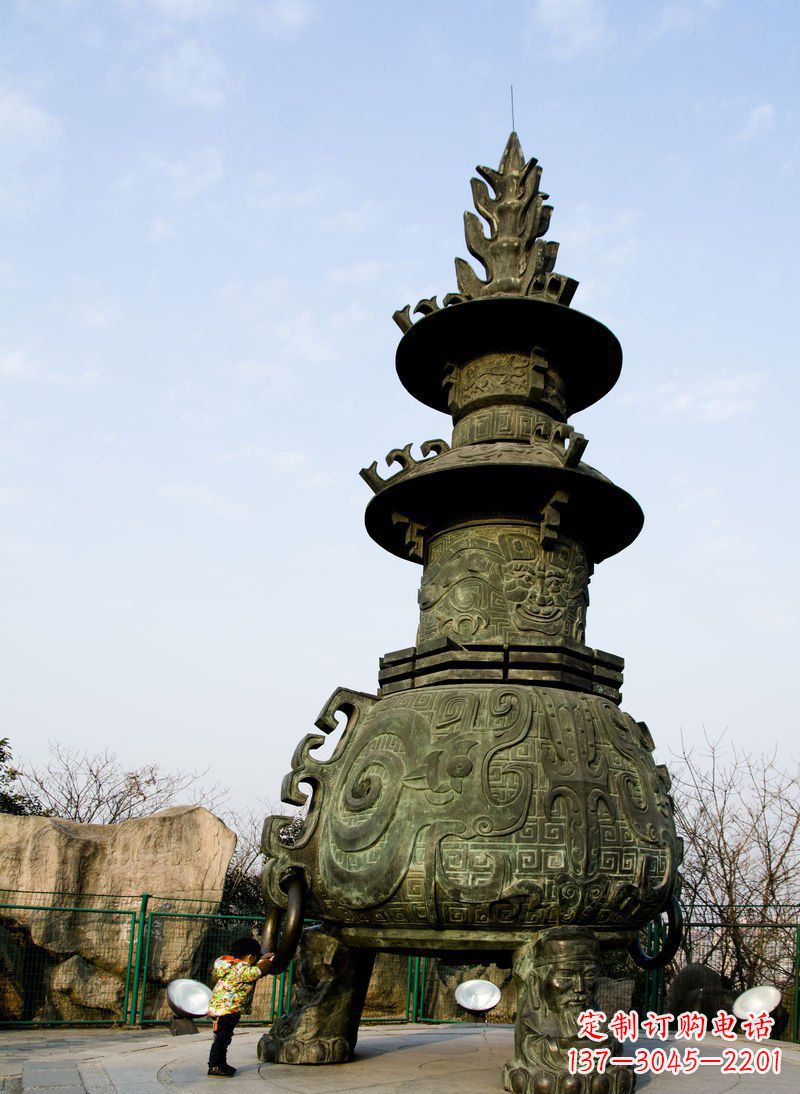 湖北大型三足香炉寺庙铜雕塑