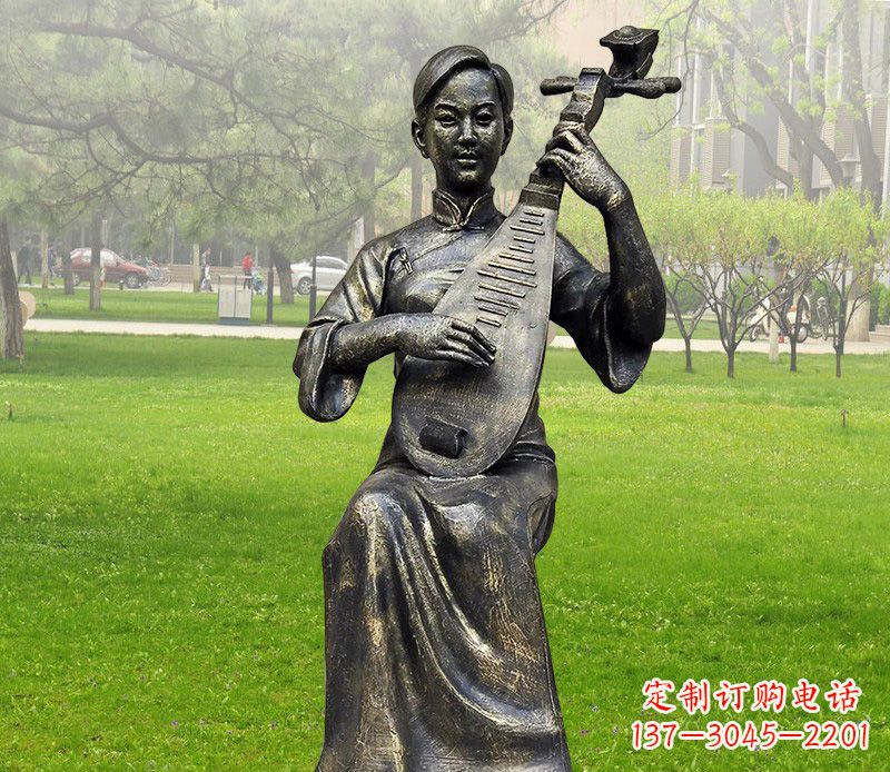 湖北弹琵琶的人物铜雕塑