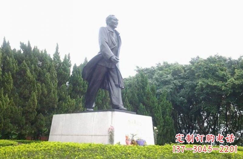 湖北邓小平铜雕——传承伟人精神,流传中国精神