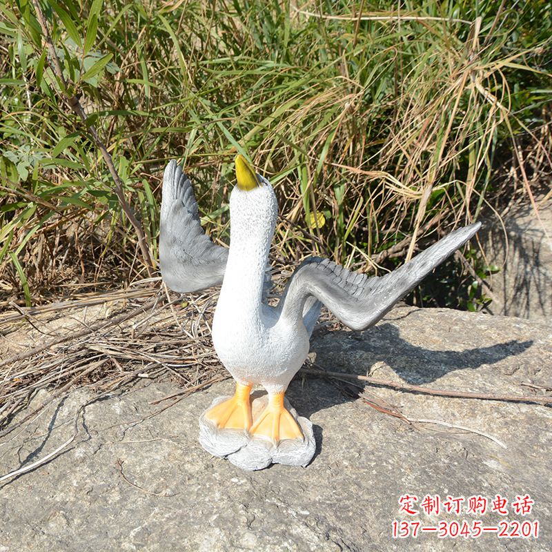 湖北祈求和平的雕塑少女