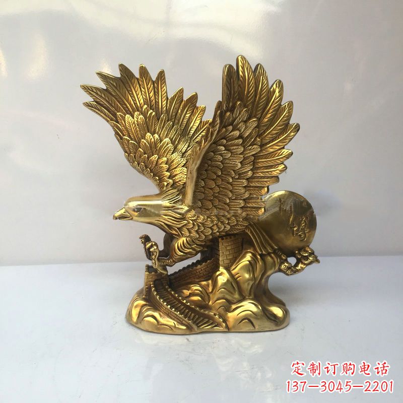 湖北高雅迷人的镀金铜老鹰雕塑