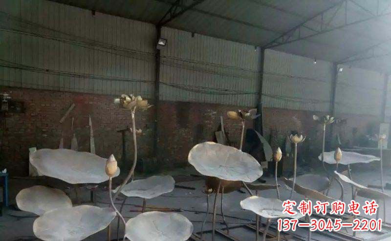 湖北锻铜荷叶荷花广场景观雕塑