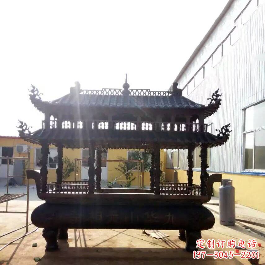 湖北欣赏传统文化的多层铜香炉雕塑