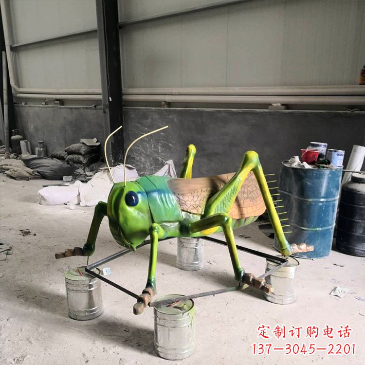 湖北精致玻璃钢蝗虫雕塑