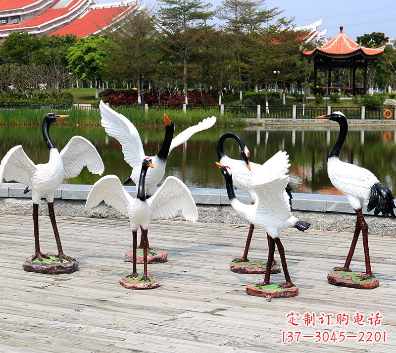 湖北仿真仙鹤动物雕塑
