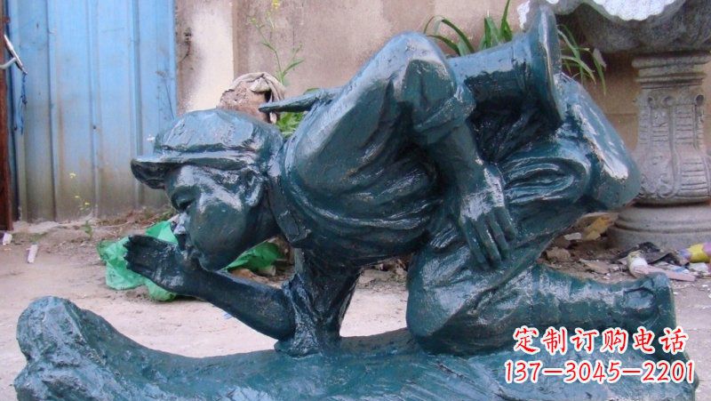 湖北传统文化符号——小红军冲锋号雕塑
