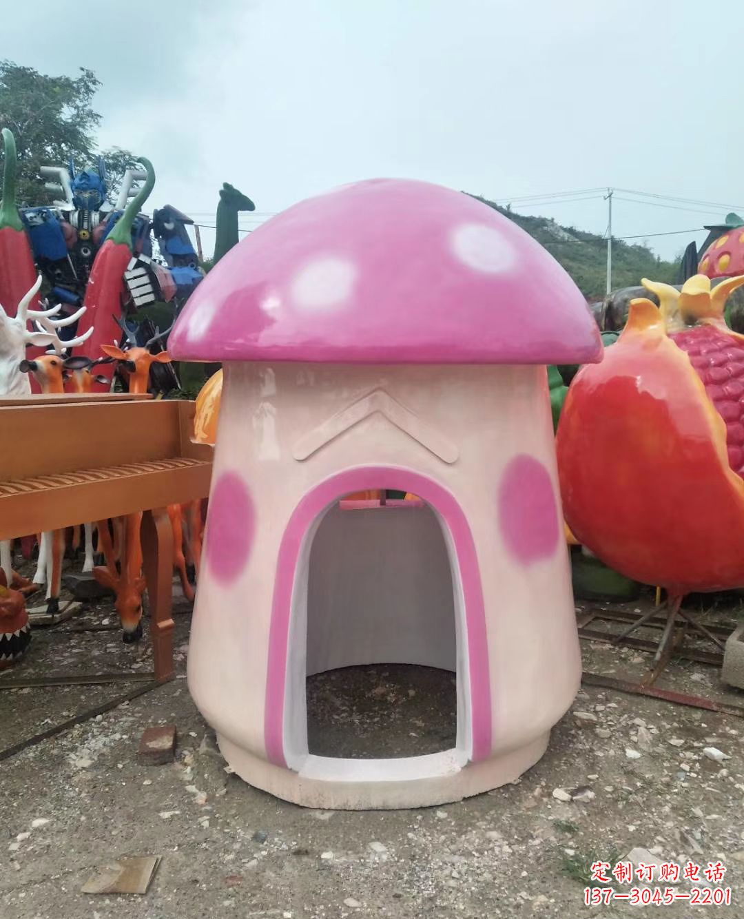 湖北精致彩绘蘑菇屋雕塑