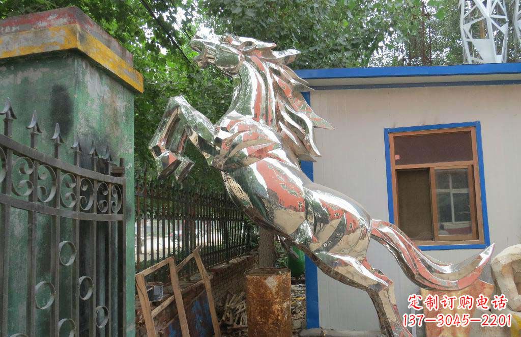 湖北优雅凌厉的不锈钢奔跑马雕塑