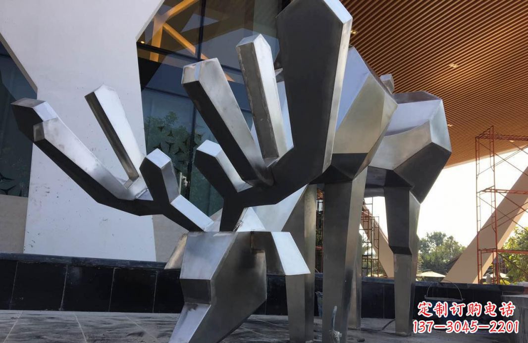 湖北高端不锈钢抽象驯鹿雕塑