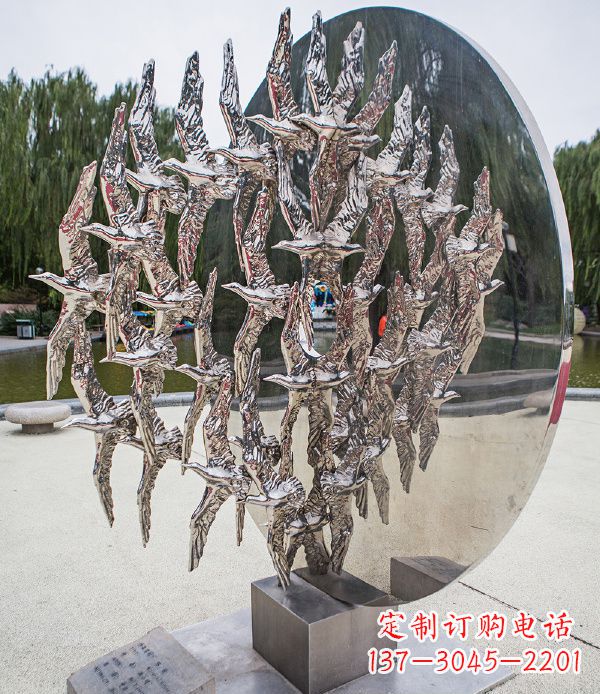 湖北欣赏鸽子轻盈的美丽——不锈钢动物鸽子雕塑