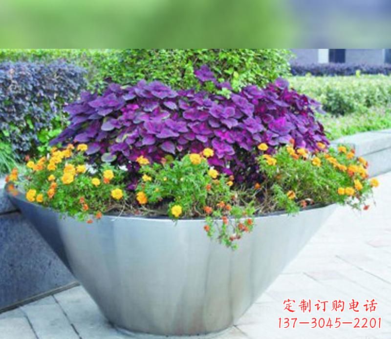 湖北中领雕塑精致无比的花盆雕塑