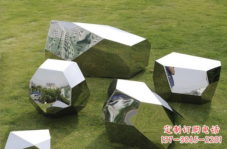 湖北精美不锈钢鹅卵石几何雕塑