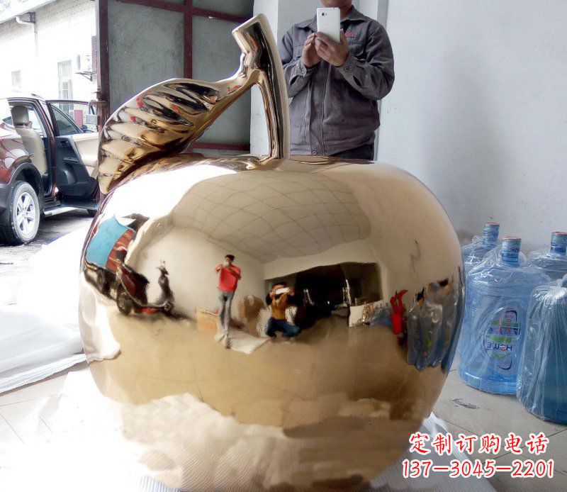 湖北精美的不锈钢镜面苹果雕塑