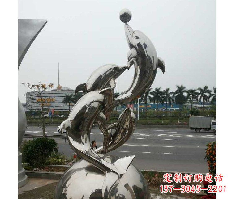 湖北海豚雕塑多功能不锈钢跳跃玩球