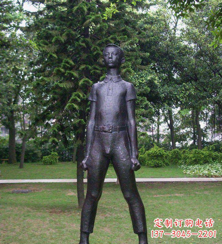 湖北公园插兜的男孩人物铜雕