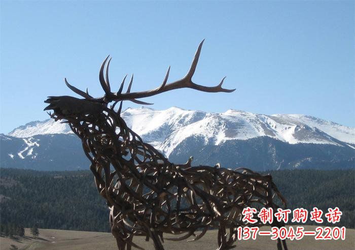 湖北公园抽象鹿动物铜雕
