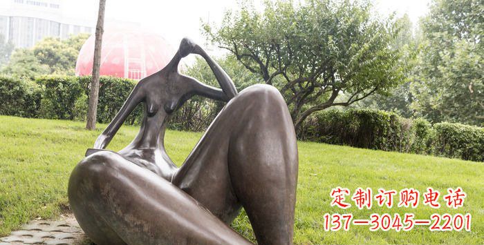 湖北公园抽象女人景观铜雕