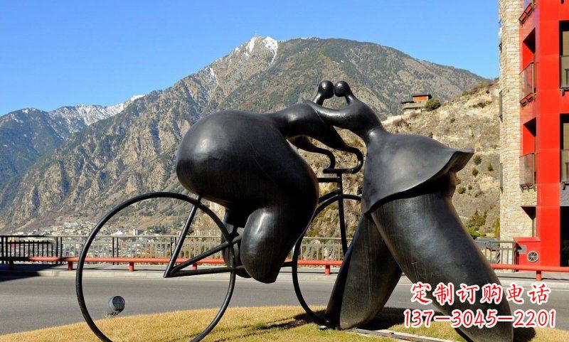 湖北公园抽象骑自行车人物
