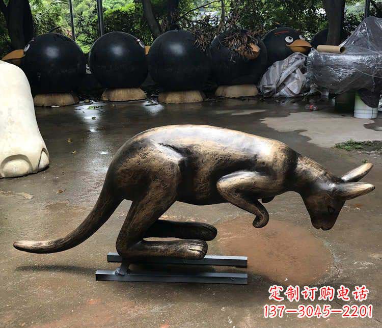 湖北公园袋鼠动物铜雕