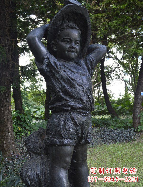 湖北公园戴草帽的小男孩人物铜雕