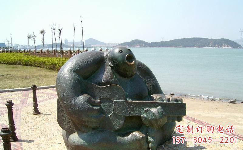 湖北音乐驻足,公园弹吉他铜雕