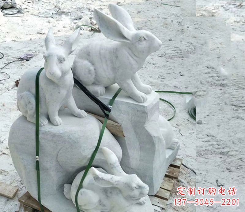 湖北公园动物兔子雕塑