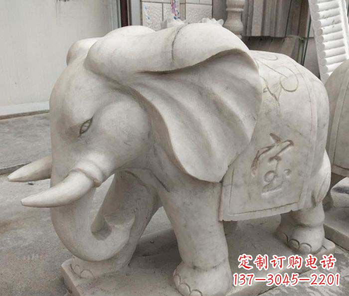 湖北公园动物招财大象石雕