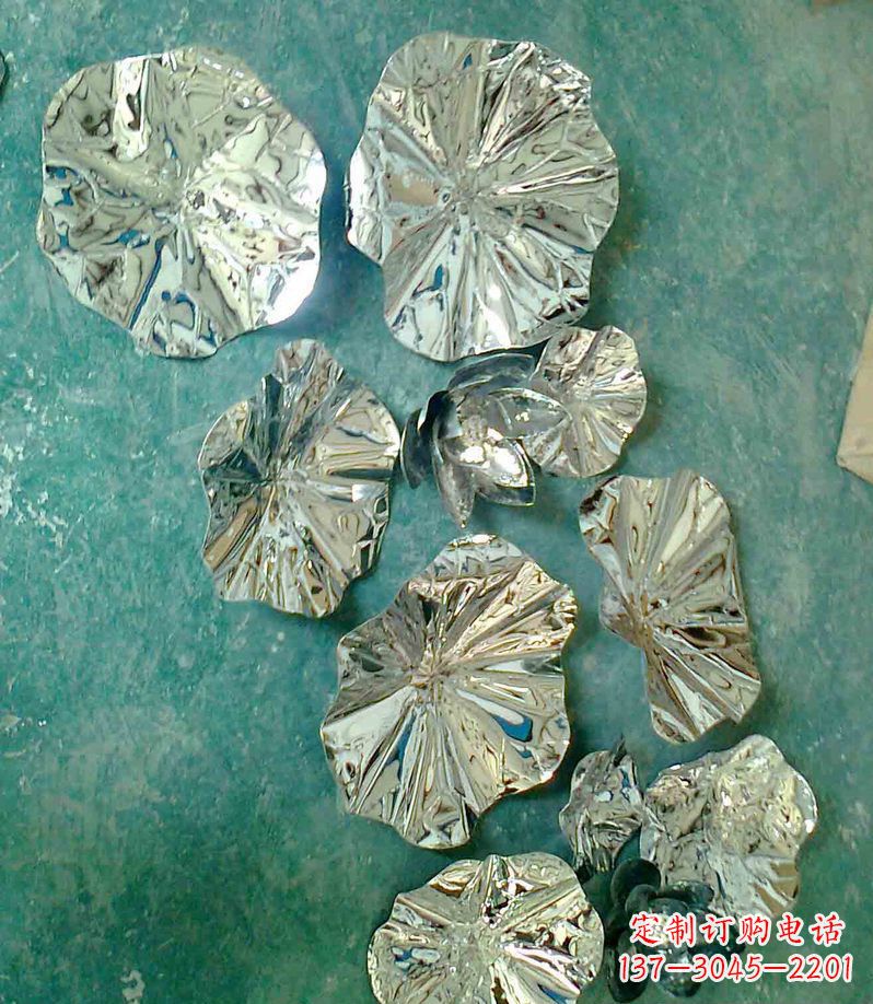 湖北精致锻铜荷叶造型雕塑