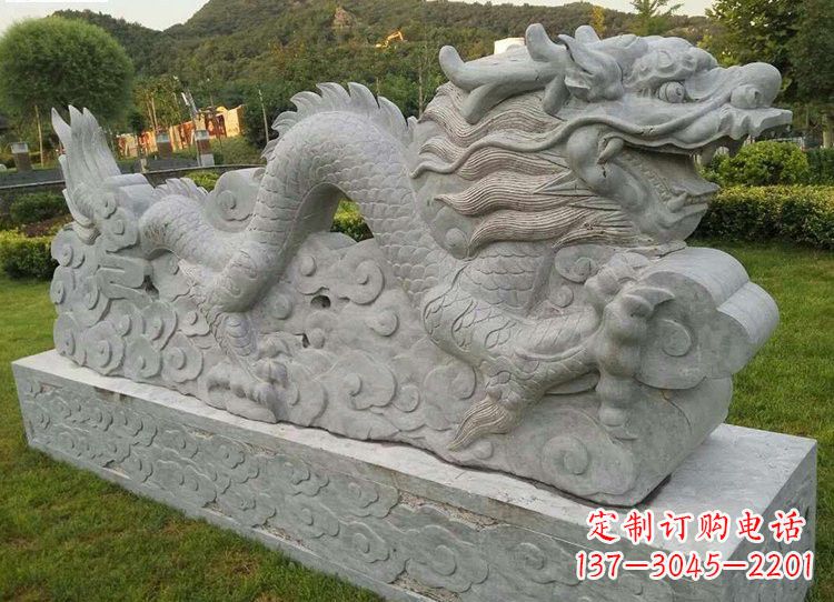 湖北公园仿古龙雕塑