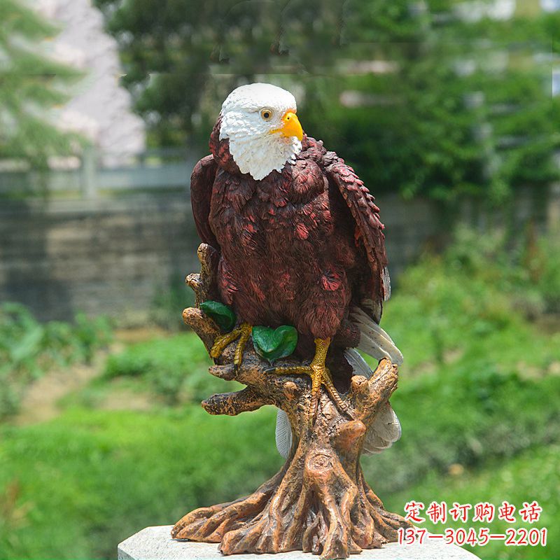 湖北公园仿真老鹰玻璃钢雕塑