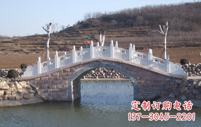 湖北独特设计的拱桥石雕