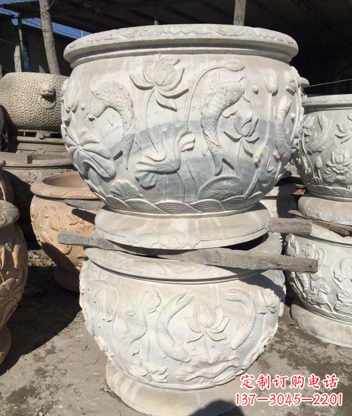湖北公园汉白玉连年有余浮雕圆形荷花石水缸