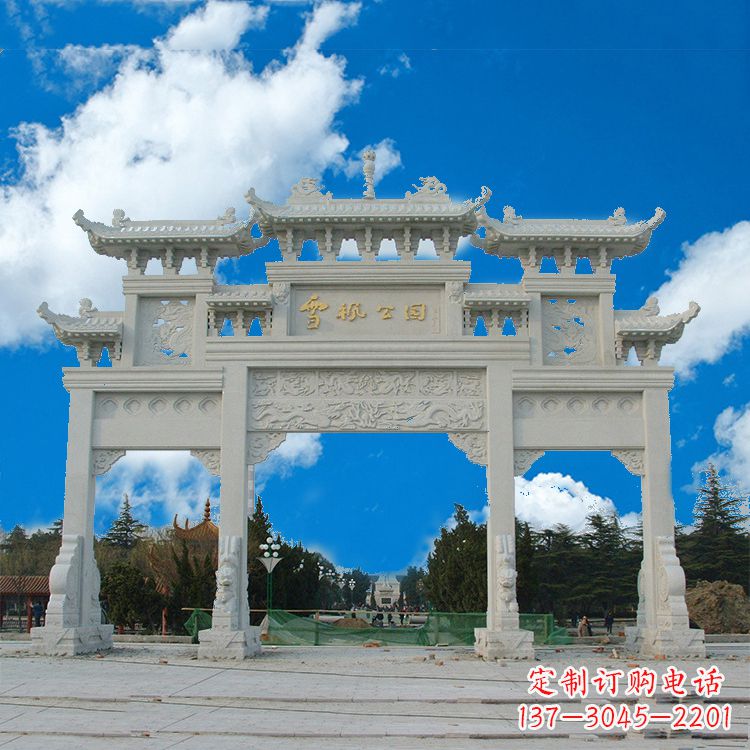 湖北公园汉白玉三门石牌楼