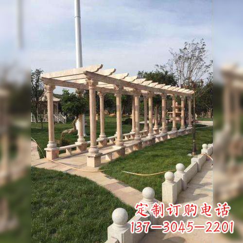 湖北增添公园美景的长廊石雕