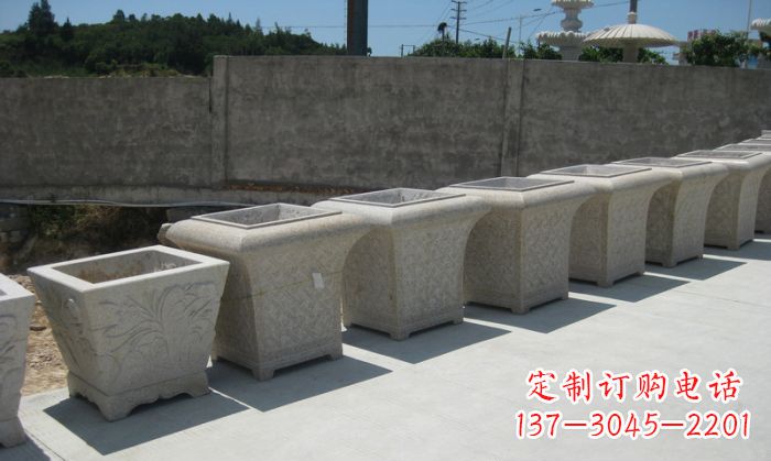 湖北大理石花盆石雕 – 在公园展现精美自然风貌