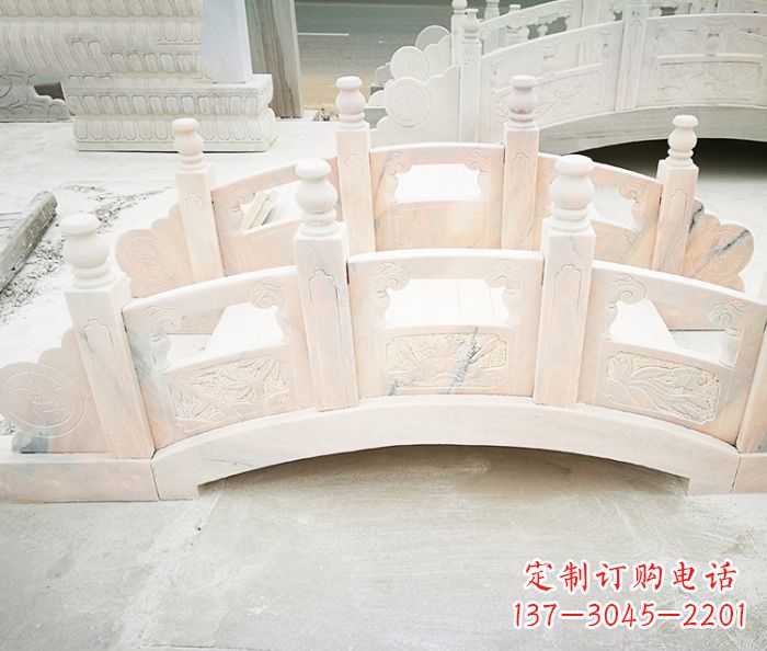 湖北红石拱桥雕塑——浪漫交织,美景永相伴
