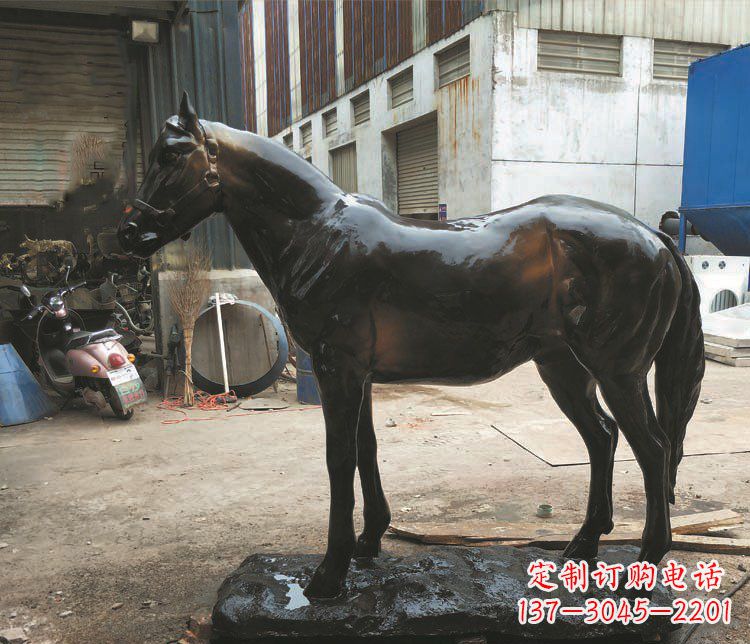 湖北玻璃钢仿铜雕塑栩栩如生的飞奔骏马