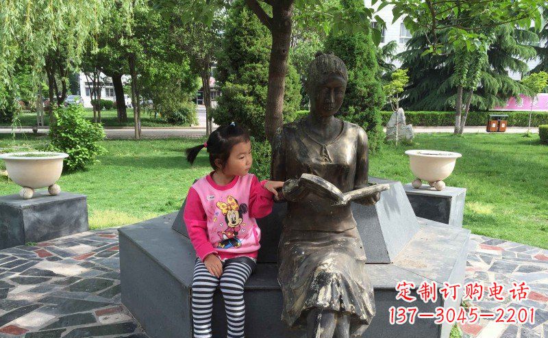 湖北优雅可爱的女孩铜雕