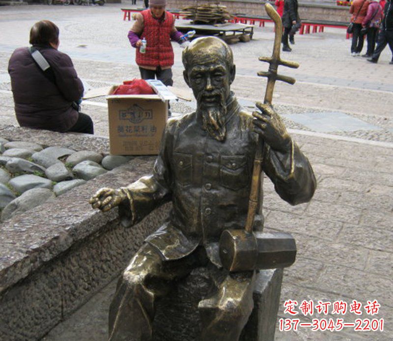 湖北精美绝伦的「老人拉二胡铜雕」