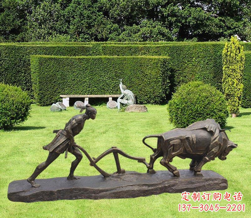 湖北古典风格牛雕塑,新时代艺术装点