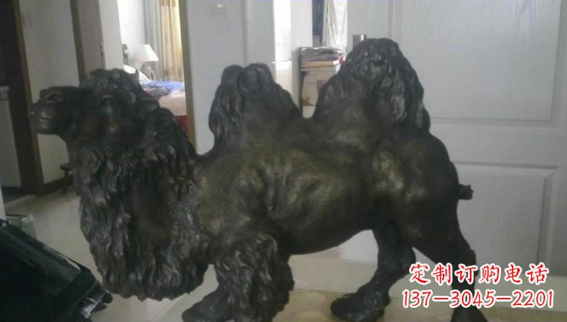 湖北室外骆驼铜雕塑,为公园景观增添美感