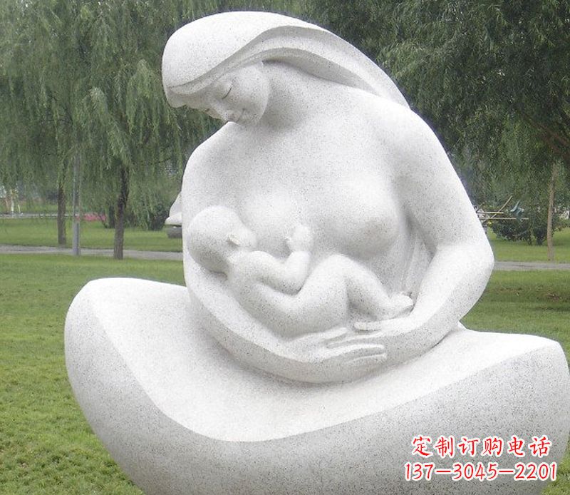 湖北精美母亲喂奶石雕塑