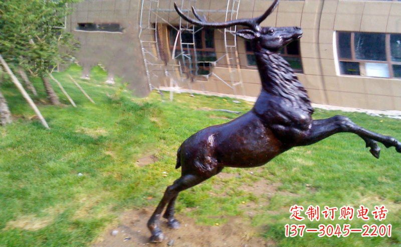 湖北跳跃的鹿动物铜雕