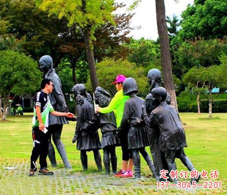 湖北公园铜雕老鹰抓小鸡人物雕塑