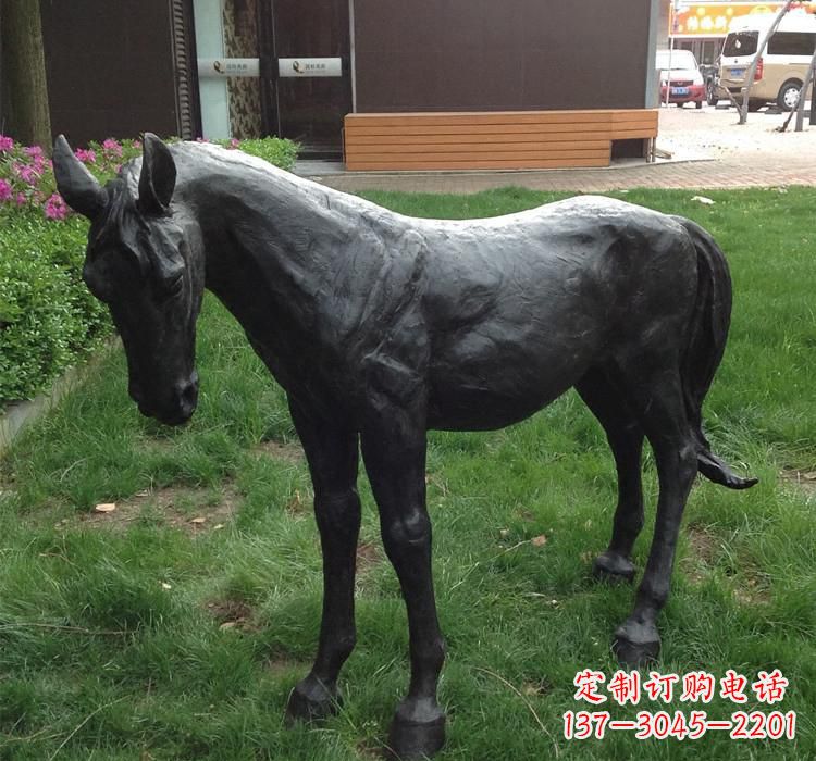 湖北公园铜马雕塑