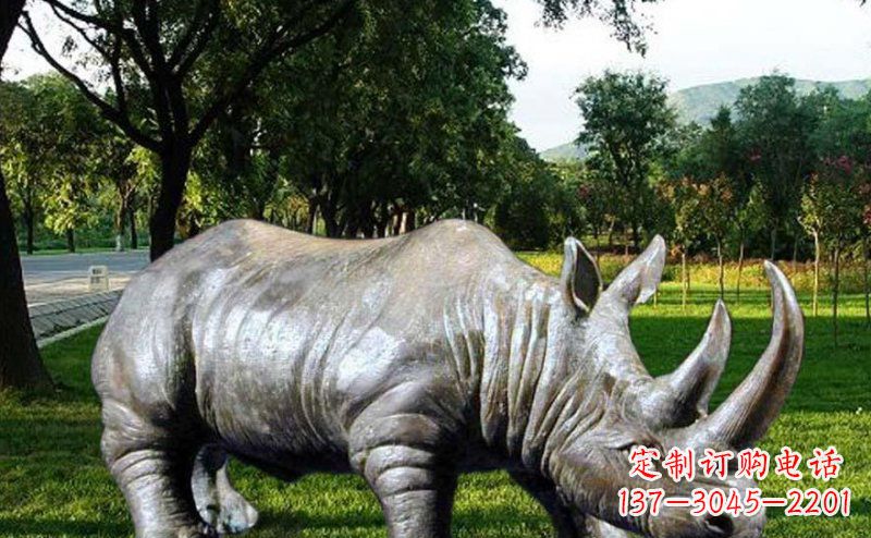 湖北新题目犀牛玻璃钢雕塑——给公园增添独特美感