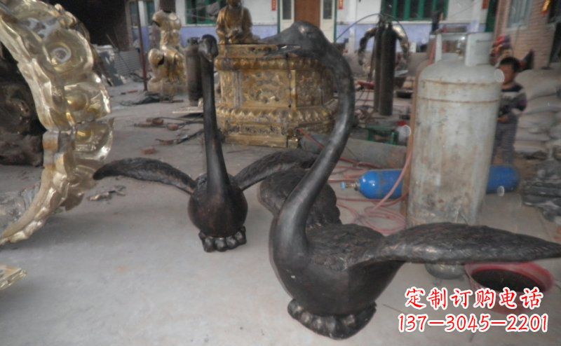 湖北汇聚灵性的仙鹤塑像