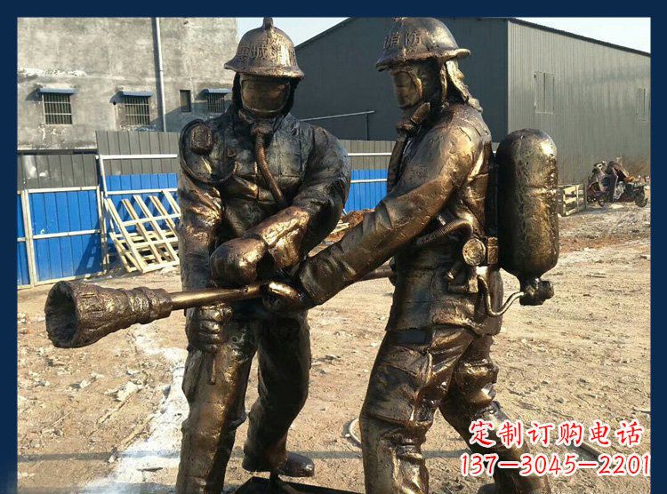 湖北以消防员为原型的铜雕塑