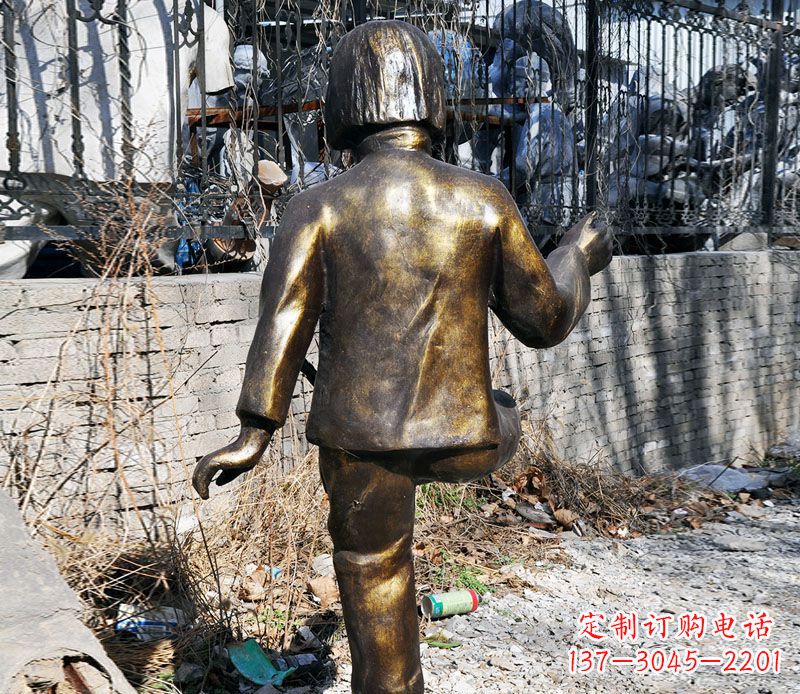 湖北纯正艺术——公园小女孩踢毽子铜雕